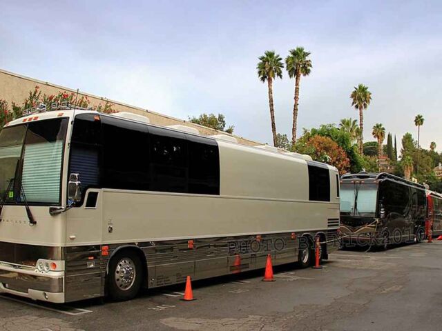 luxury tour bus