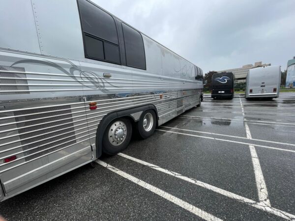 luxury entertainer bus