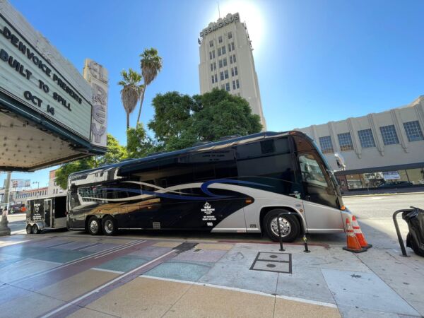 Luxury entertainer bus